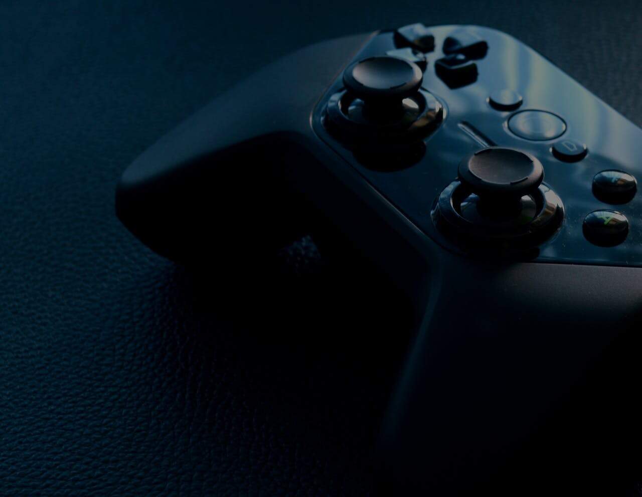 DualSense vs Xbox Controller PC 2026: Quale Scegliere?